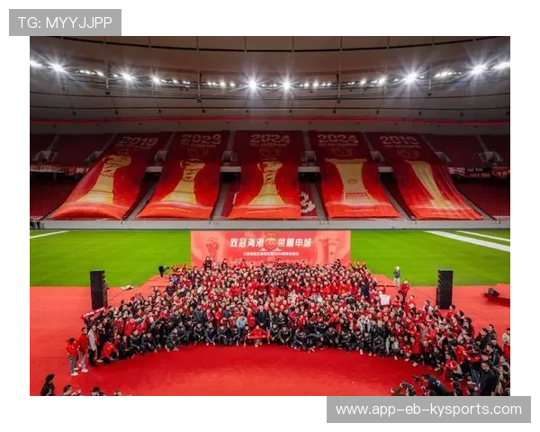 上海海港俱乐部推出新球迷活动，上海海港足球俱乐部_4名新援亮相全力备战新赛季